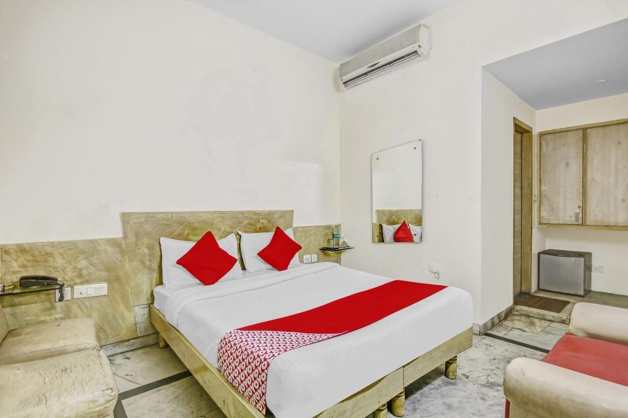 super-oyo-hotel-crown-continental-near-sarai-rohilla-railway-station