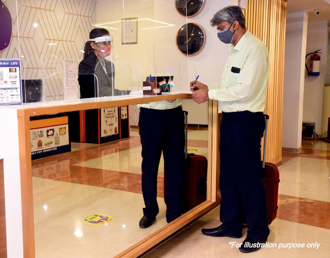 super-oyo-hotel-crown-continental-near-sarai-rohilla-railway-station
